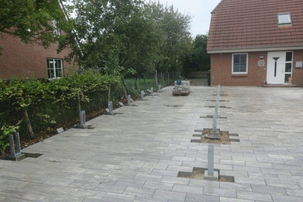 Betonsockel mit 135 mm H-Anker 8x80x800 400 mm Pfosteneinstand – Bild 2