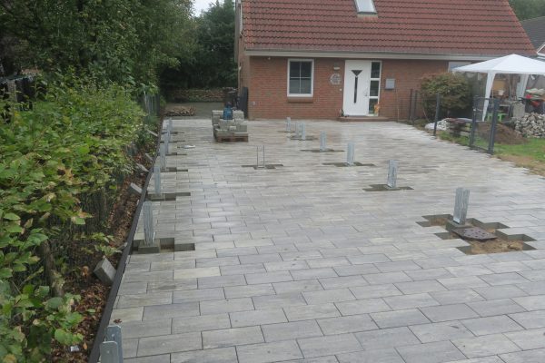 Betonsockel mit 135 mm H-Anker 8x80x800 400 mm Pfosteneinstand – Bild 3
