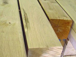 Eiche-Pfosten, gehobelt u. gefast, natur 90X90 mm, 2,50 m VE = 050