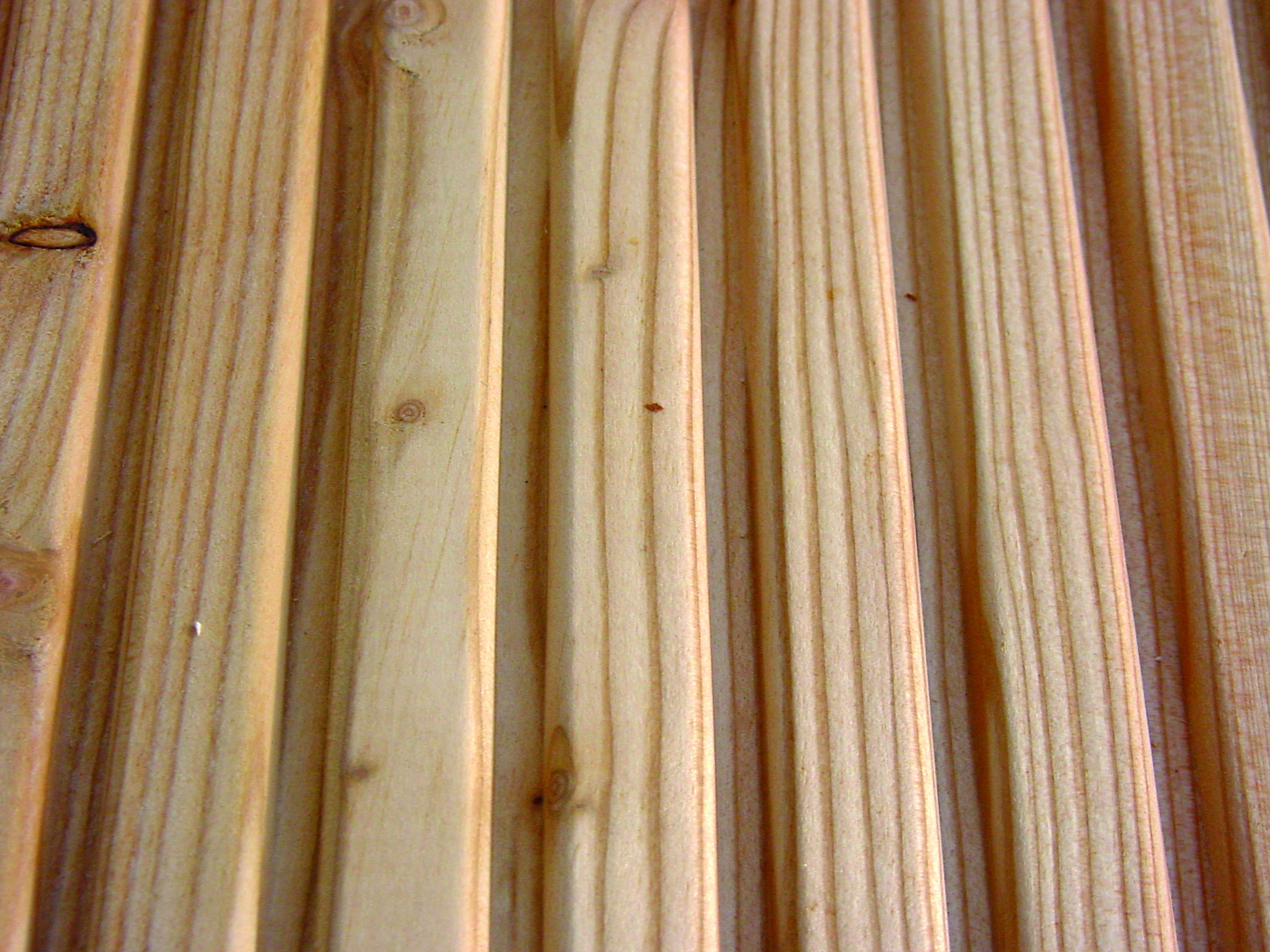 27x145 mm Lärche grob/grob 4,00 m technisch getrocknet VE = 105 – Bild 2