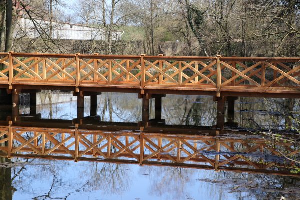 Bogen -Teichbrücke premium Lärche roh 3,00 m, mit 2 Handläufen VE = 000 – Bild 8