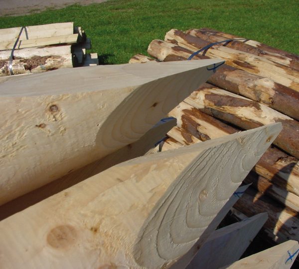 10 cm Zaunpfähle Fichte/Tanne 2,50 m bunt geschält, gespitzt, ohne Kopffase VE = 060
