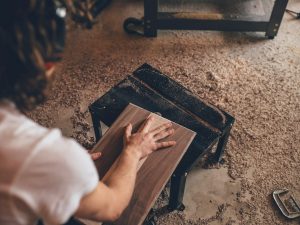 Holzplatten und Möbelbau in der Werkstatt