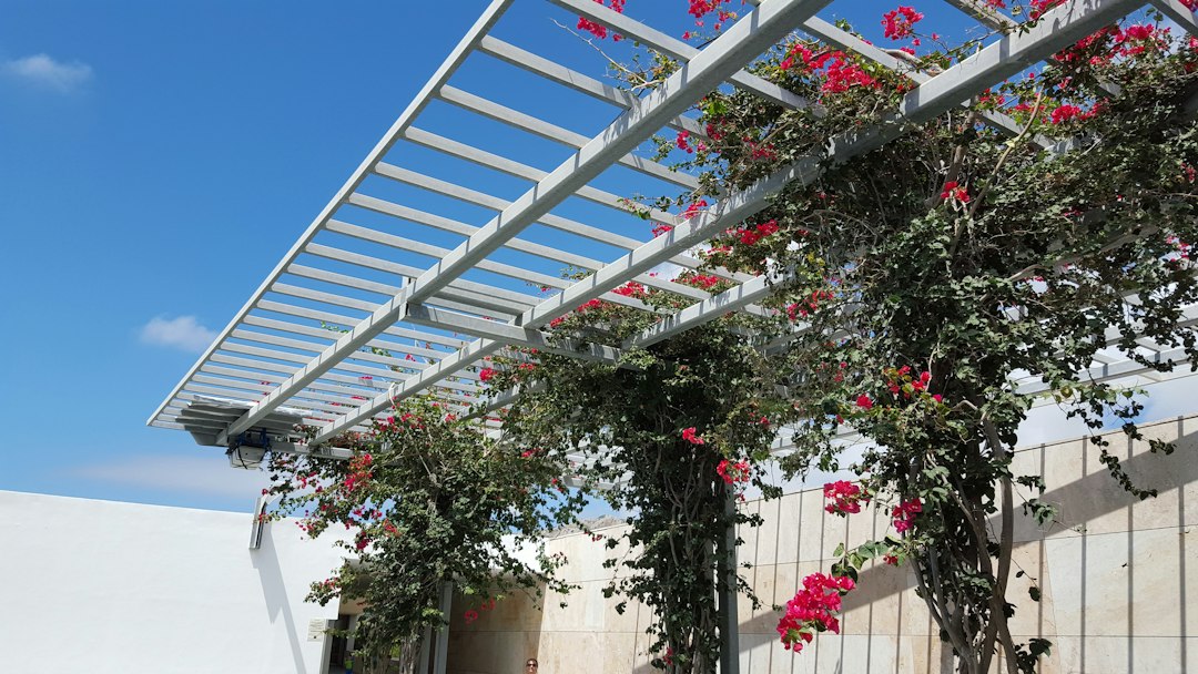 Terrassenüberdachung als geschützter Sitzplatz