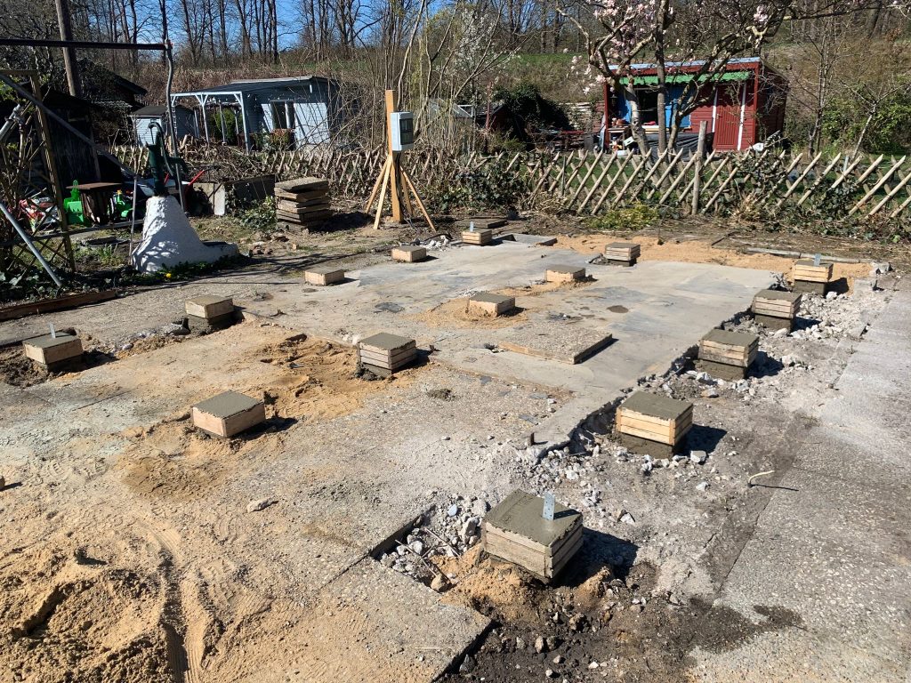 Gartenhaus Fundament mit Punktfundament aus Beton
